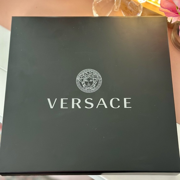 Versace Silk Scarf w Box - Picture 8 of 8